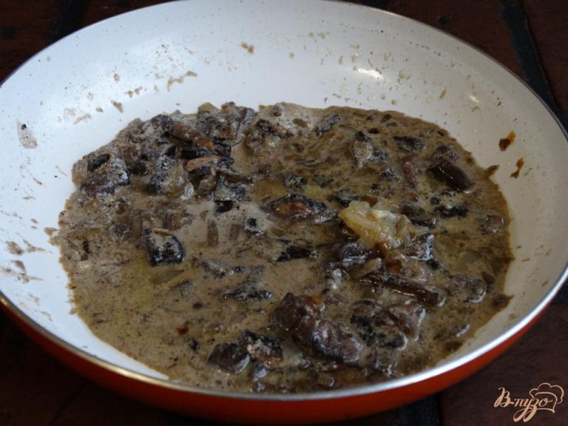 Фото приготовление рецепта: Картофель с грибной подливой шаг №4