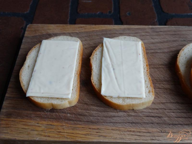 Фото приготовление рецепта: Гриль-сендвич с индейкой шаг №2