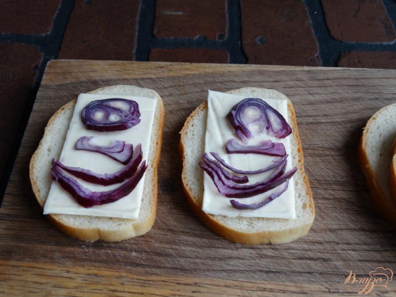 Фото приготовление рецепта: Гриль-сендвич с индейкой шаг №3