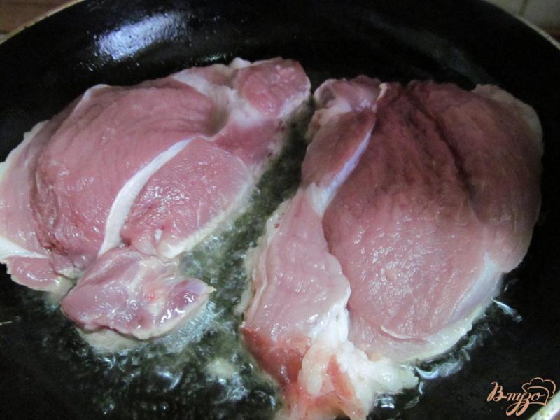 Фото приготовление рецепта: Свиное мясо под розмарином и тимьяном шаг №1