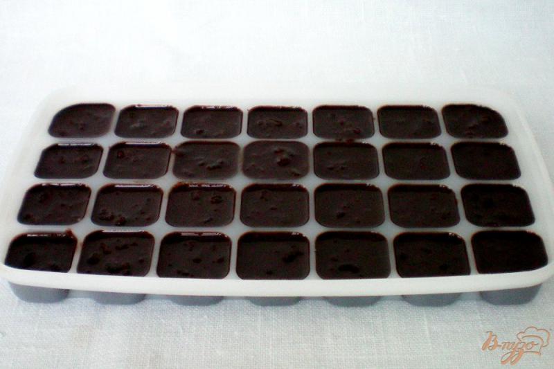 Фото приготовление рецепта: Шоколадные конфеты с грецким орехом шаг №4