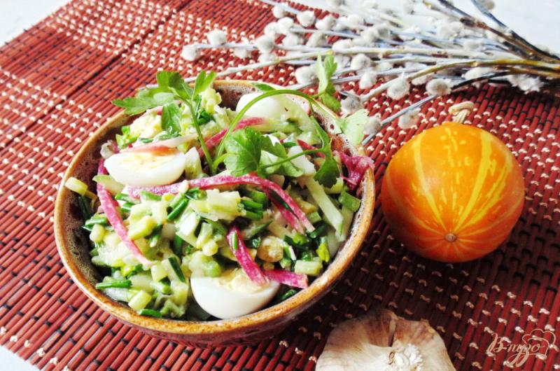 Фото приготовление рецепта: Весенний салат из черемши и редьки шаг №7