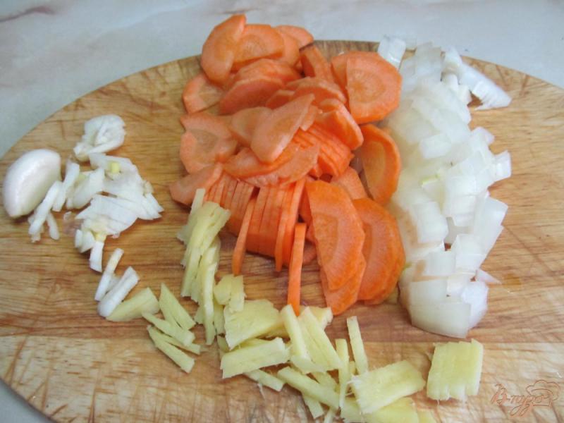 Фото приготовление рецепта: Курица с гречкой и грибами шаг №2