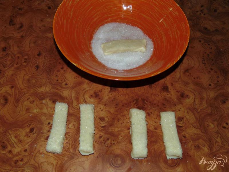 Фото приготовление рецепта: Творожные палочки в сахаре шаг №5