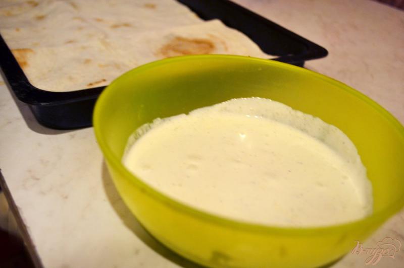 Фото приготовление рецепта: Сырные чипсы из лаваша шаг №2