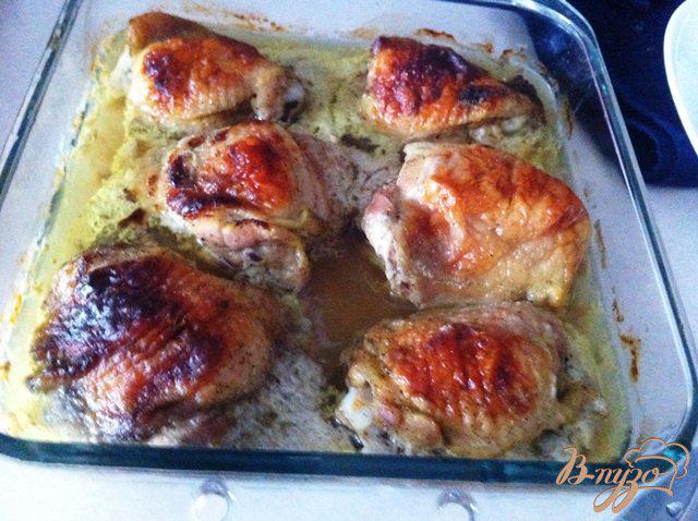 Фото приготовление рецепта: Куриные бедрышки  в кефирном маринаде шаг №4