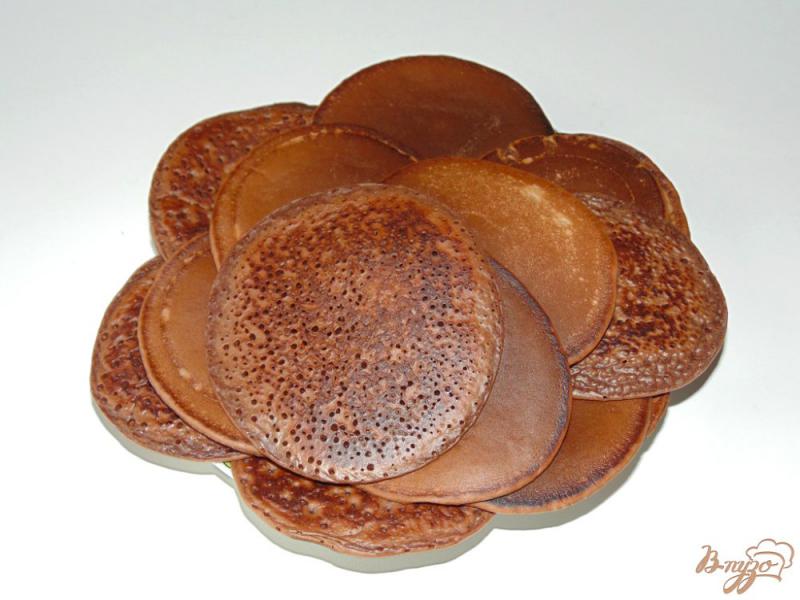 Фото приготовление рецепта: Шоколадные панкейки на кефире шаг №5