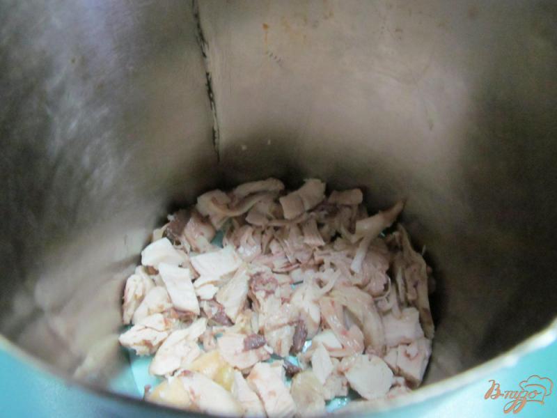 Фото приготовление рецепта: Салат из куриного мяса с морковью и яблоком шаг №2