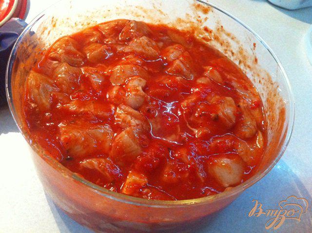 Фото приготовление рецепта: Бланкет из куринго филе в томатном соусе шаг №2
