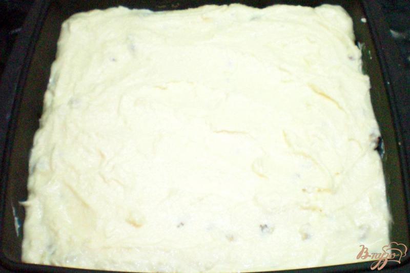 Фото приготовление рецепта: Овсяный пирог на белках с орехами и творожным муссом шаг №10