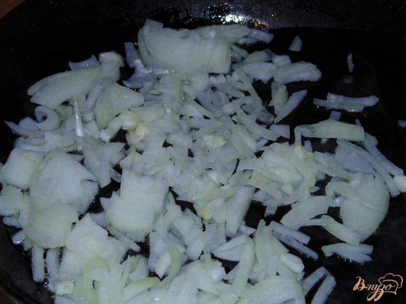 Фото приготовление рецепта: Вешенки в сметане с овощами шаг №4