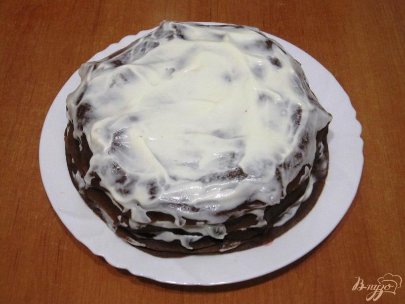Фото приготовление рецепта: Шоколадный блинный торт с фруктами шаг №10