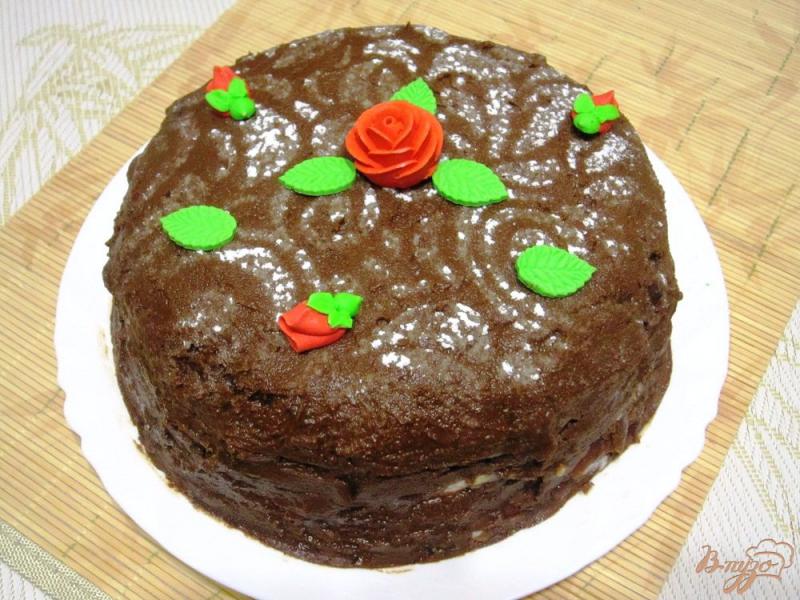 Фото приготовление рецепта: Шоколадный блинный торт с фруктами шаг №12