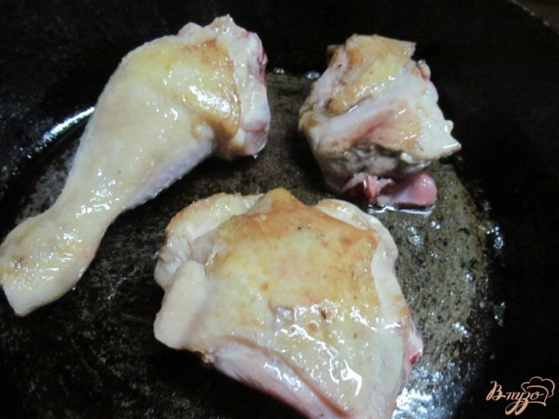 Фото приготовление рецепта: Паста с курицей алла путанеска шаг №2