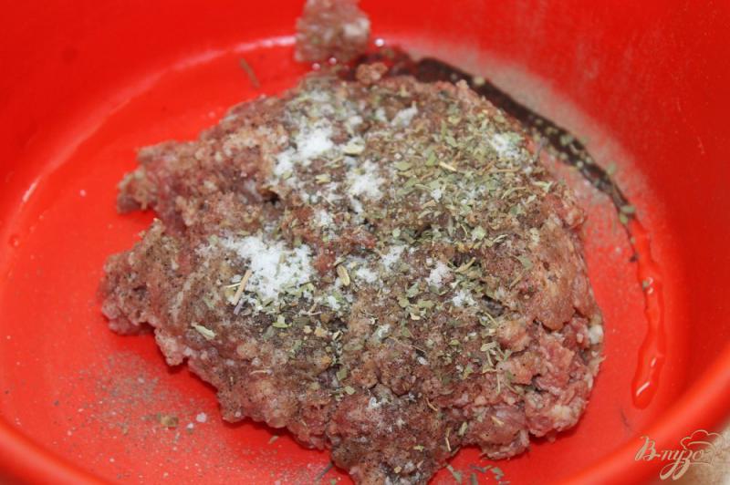 Фото приготовление рецепта: Домашний гамбургер с котлетой и картошкой фри шаг №1