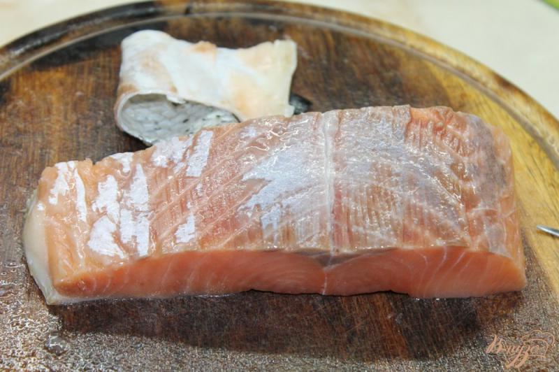 Фото приготовление рецепта: Приготовления слабо соленного лосося шаг №2