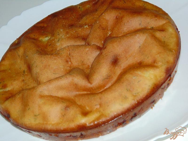 Фото приготовление рецепта: Заливной пирог на кефире с вешенками шаг №7