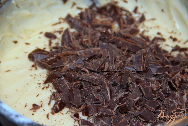 Фото приготовление рецепта: Йогуртовые кексы с шоколадом шаг №5