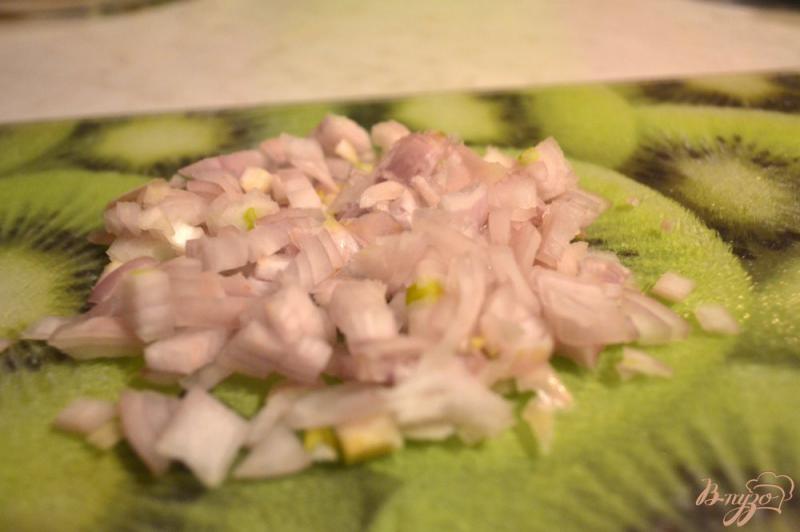 Фото приготовление рецепта: Кальмары, тушеные с грибами шаг №3