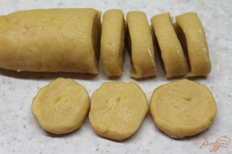 Фото приготовление рецепта: Песочное печенье с бальзамом шаг №5
