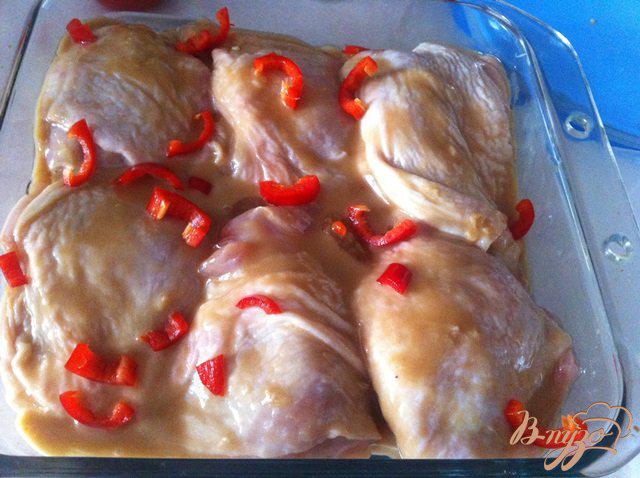 Фото приготовление рецепта: Остро-сладкие куриные бедрышки шаг №6