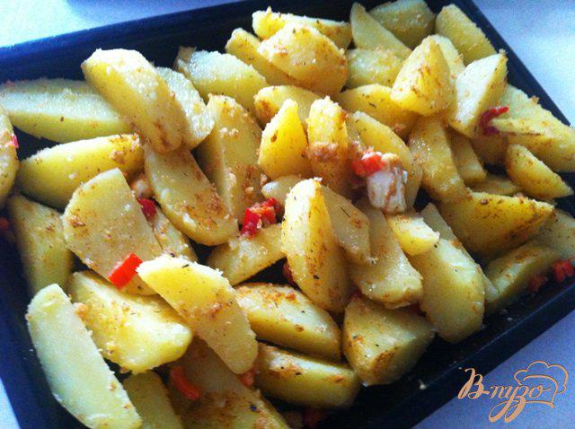 Фото приготовление рецепта: Острый запеченный картофель шаг №4