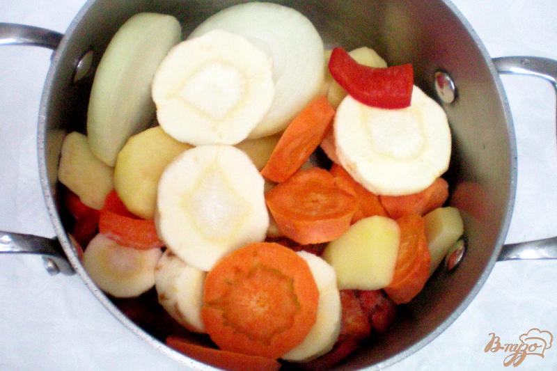 Фото приготовление рецепта: Крем -суп с поджаренной грудинкой, чесноком и шпинатом шаг №2