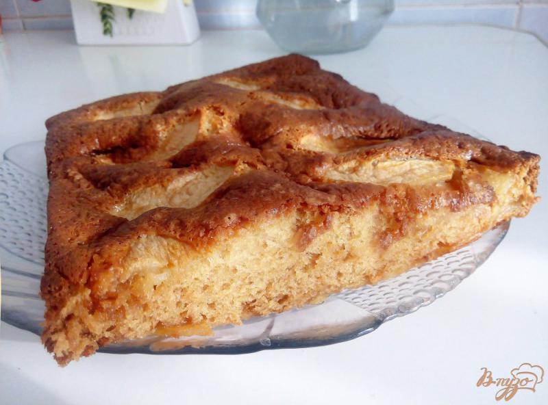 Фото приготовление рецепта: Быстрый рецепт яблочного пирога шаг №9