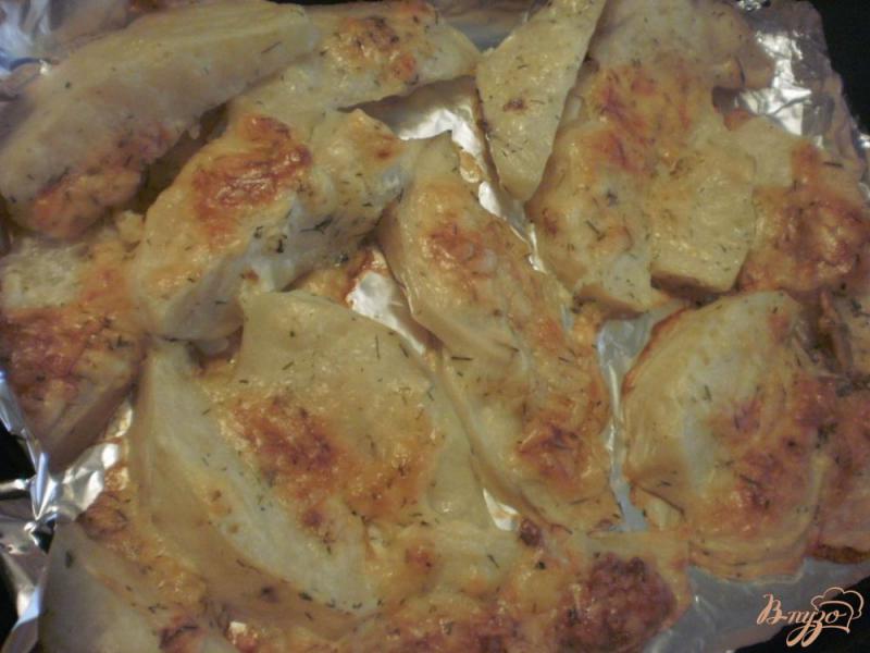 Фото приготовление рецепта: Картофель запеченный в соусе из кефира и адыгейского сыра шаг №5