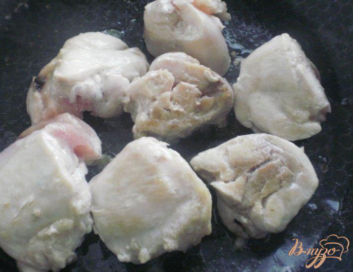 Фото приготовление рецепта: Курица тушеная с вешенками и фасолью шаг №1
