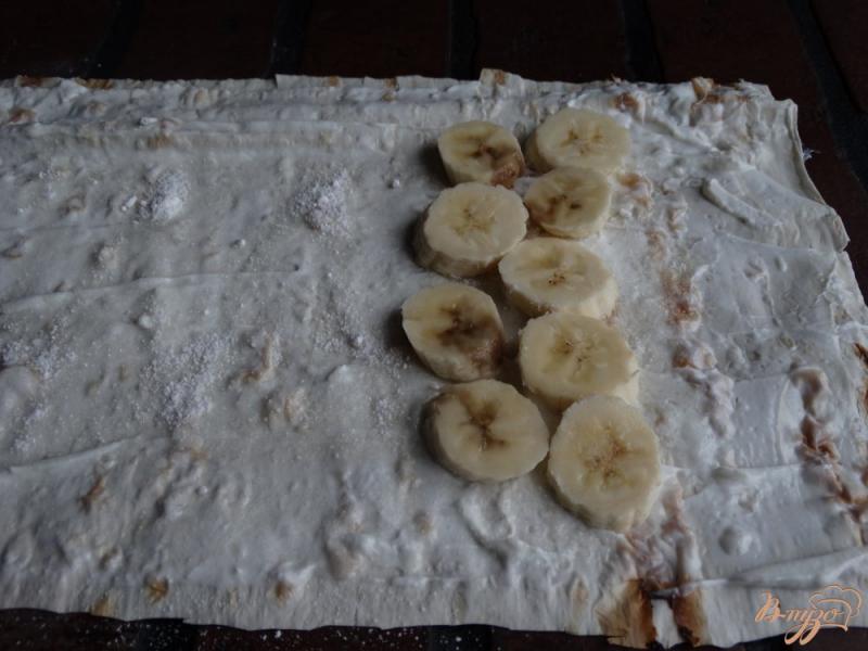 Фото приготовление рецепта: Сладкая шаурма с бананом и голубикой шаг №4