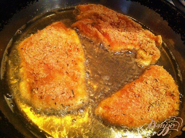Фото приготовление рецепта: Отбивные из куриного филе в панировке шаг №7