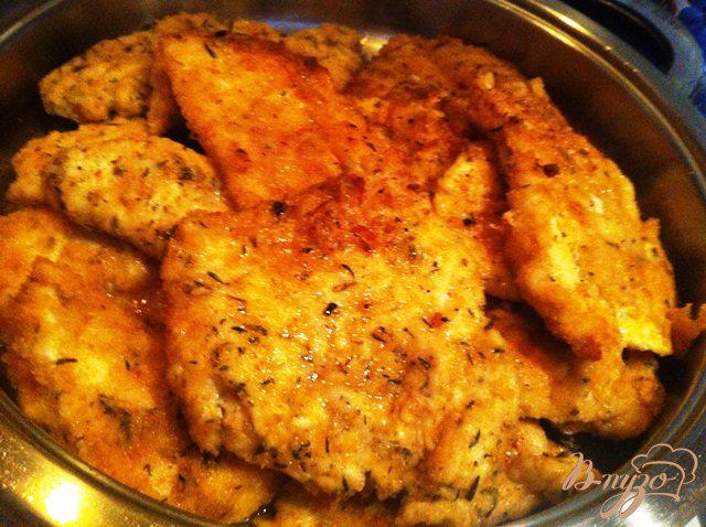 Фото приготовление рецепта: Отбивные из куриного филе в панировке шаг №8