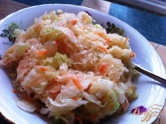 Фото приготовление рецепта: Салат из квашеной капусты шаг №5