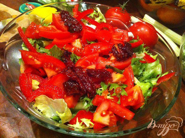 Фото приготовление рецепта: Салат из овощей с копченым лососем шаг №5