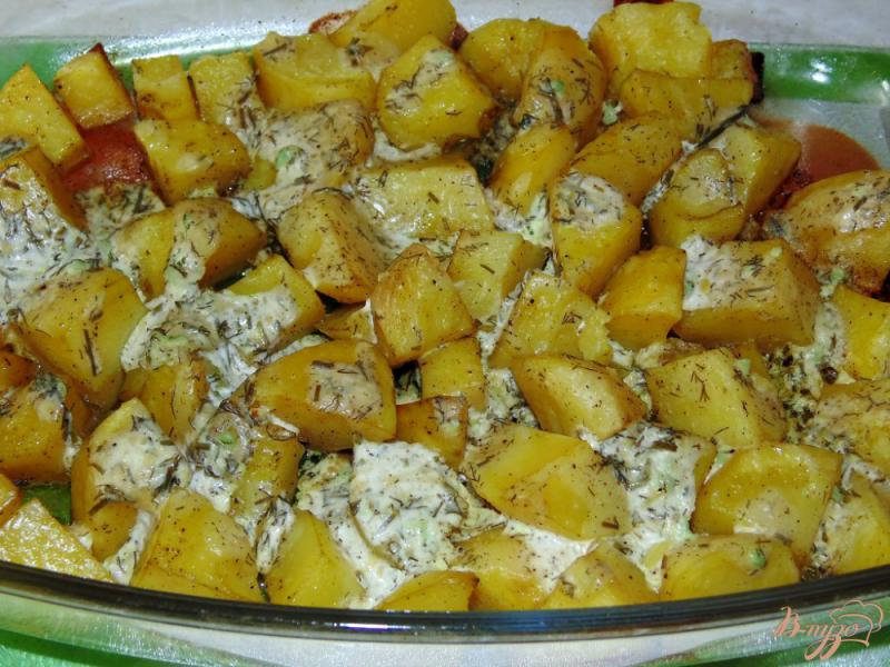 Фото приготовление рецепта: Картофель в сметане с твердым сыром и зеленью шаг №5