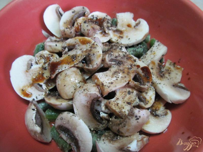 Фото приготовление рецепта: Запеченная фасоль с грибами шаг №2