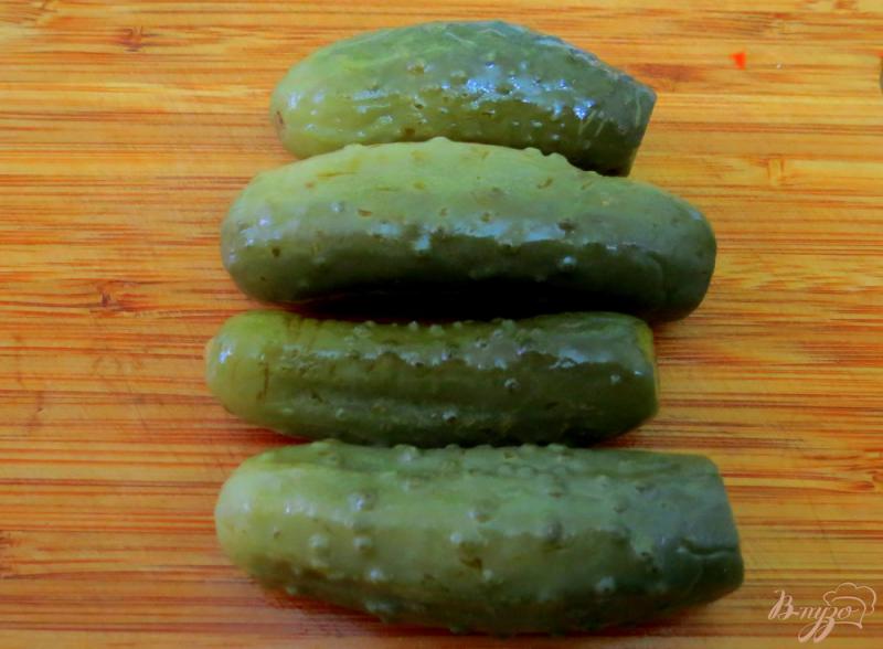 Фото приготовление рецепта: Салат из помидоров, перца, маринованых огурцов и ветчины шаг №6