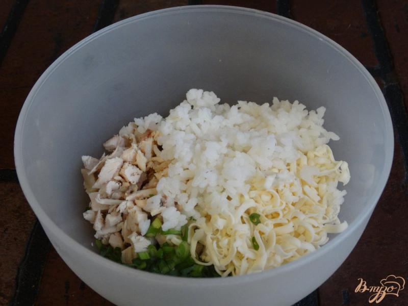 Фото приготовление рецепта: Батон фаршированный курицей и рисом шаг №3