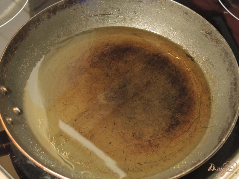 Фото приготовление рецепта: Луковые кольца в кляре с соусом шаг №3