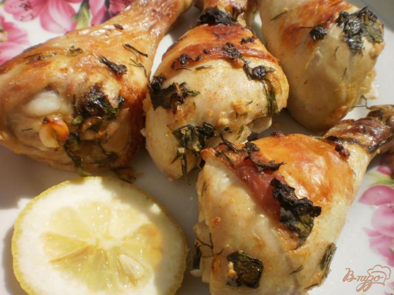 Фото приготовление рецепта: Куриные голени маринованные в сметанном соусе с лимоном шаг №5