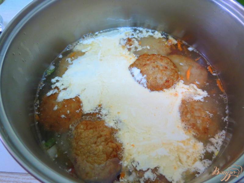 Фото приготовление рецепта: Котлеты в сметанно горчичном соусе шаг №10