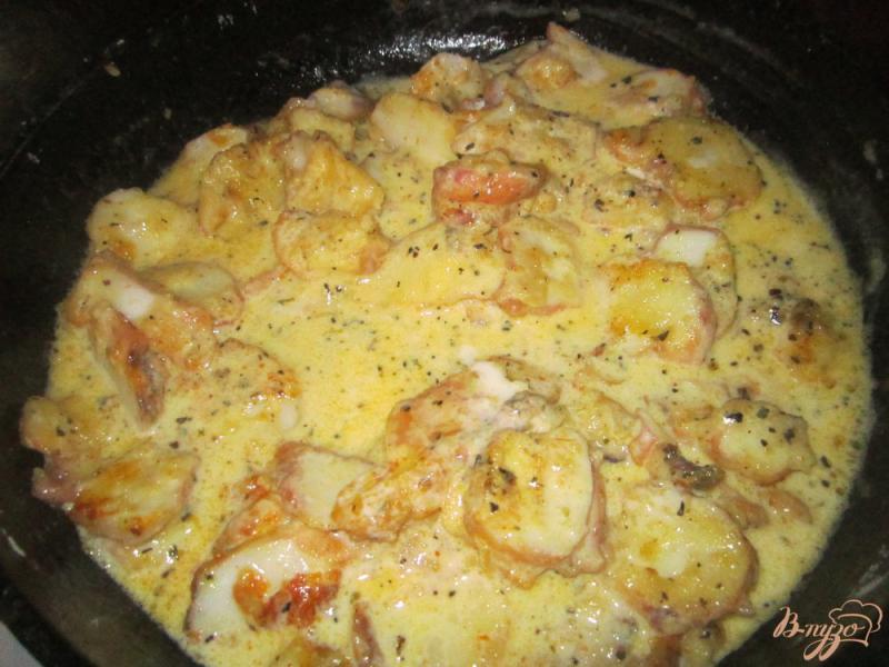 Фото приготовление рецепта: Мясо осьминога в сливочном соусе шаг №4