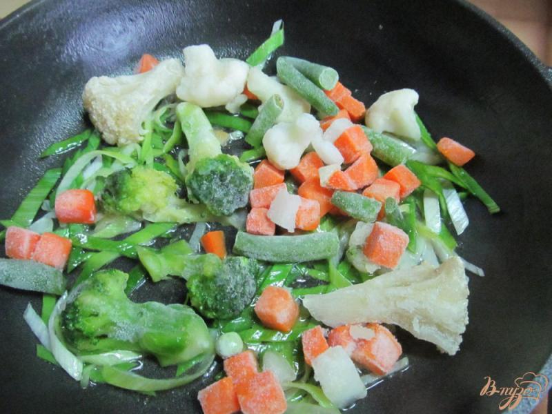 Фото приготовление рецепта: Гречневая каша с овощами шаг №4