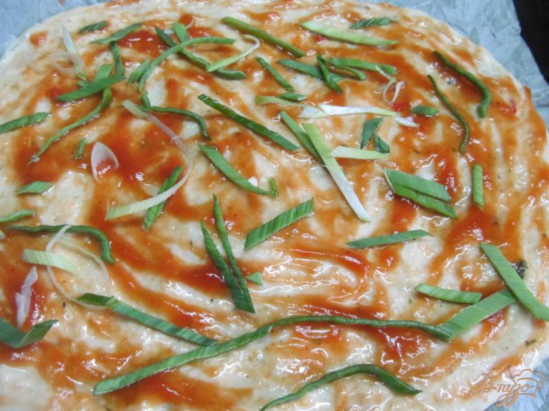 Фото приготовление рецепта: Пицца с горошком имбирем и ветчиной шаг №4