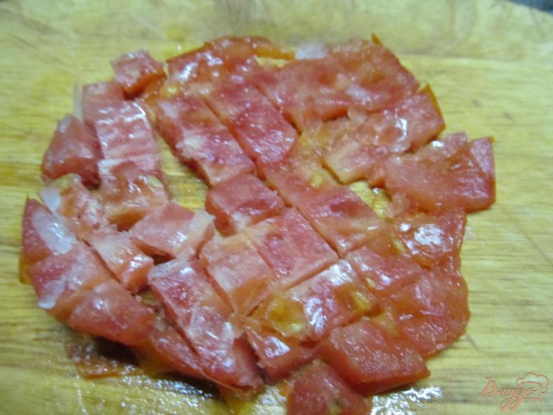 Фото приготовление рецепта: Макароны под сметанным соусом с помидором шаг №5