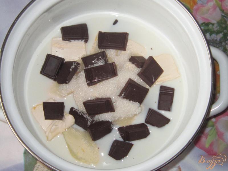 Фото приготовление рецепта: Кексы «Два шоколада» шаг №6