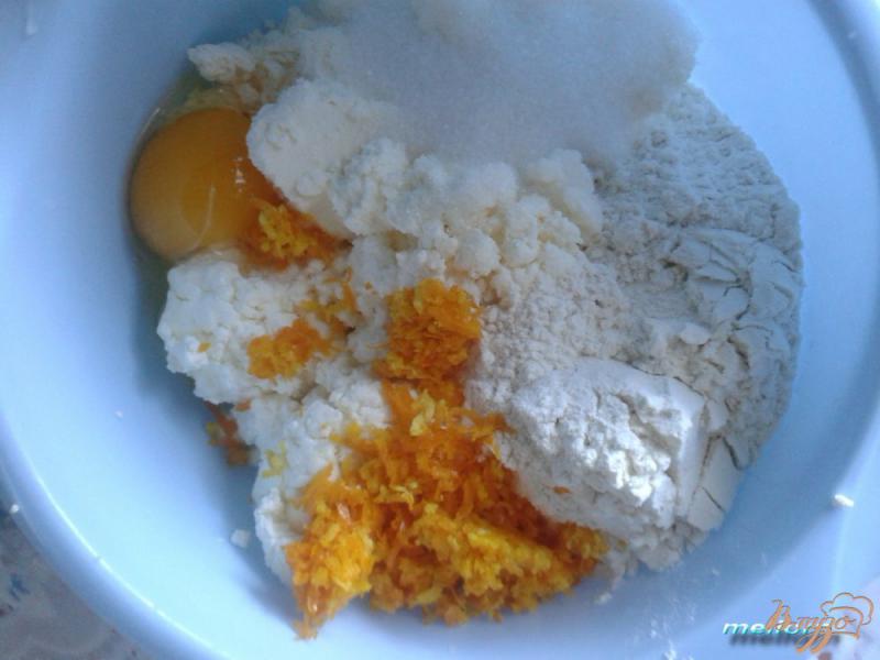 Фото приготовление рецепта: Сырники апельсиновые шаг №2