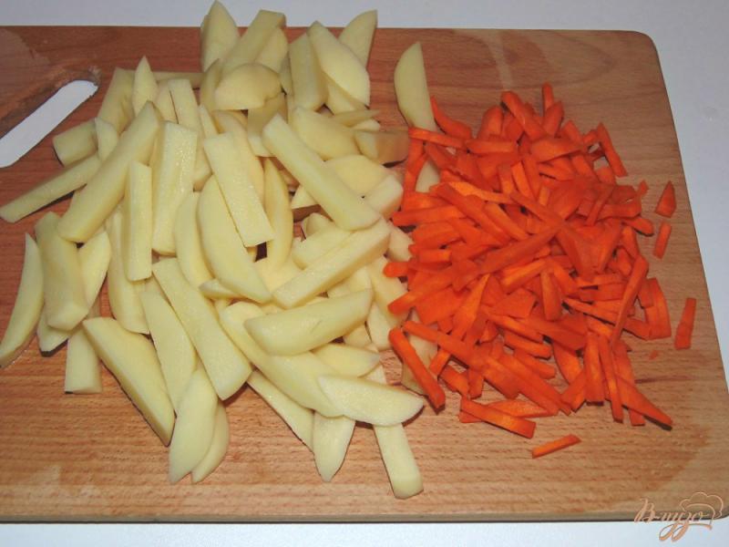 Фото приготовление рецепта: Картофель запеченный с морковью шаг №1