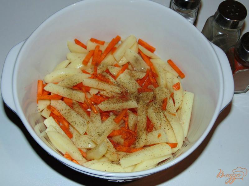 Фото приготовление рецепта: Картофель запеченный с морковью шаг №2